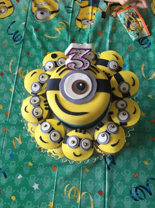 Minions Cake